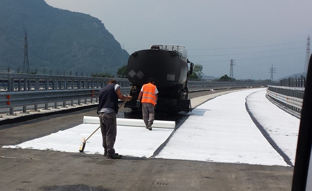 Геотекстиль для під’їзних шляхів: як правильно обрати та використовувати