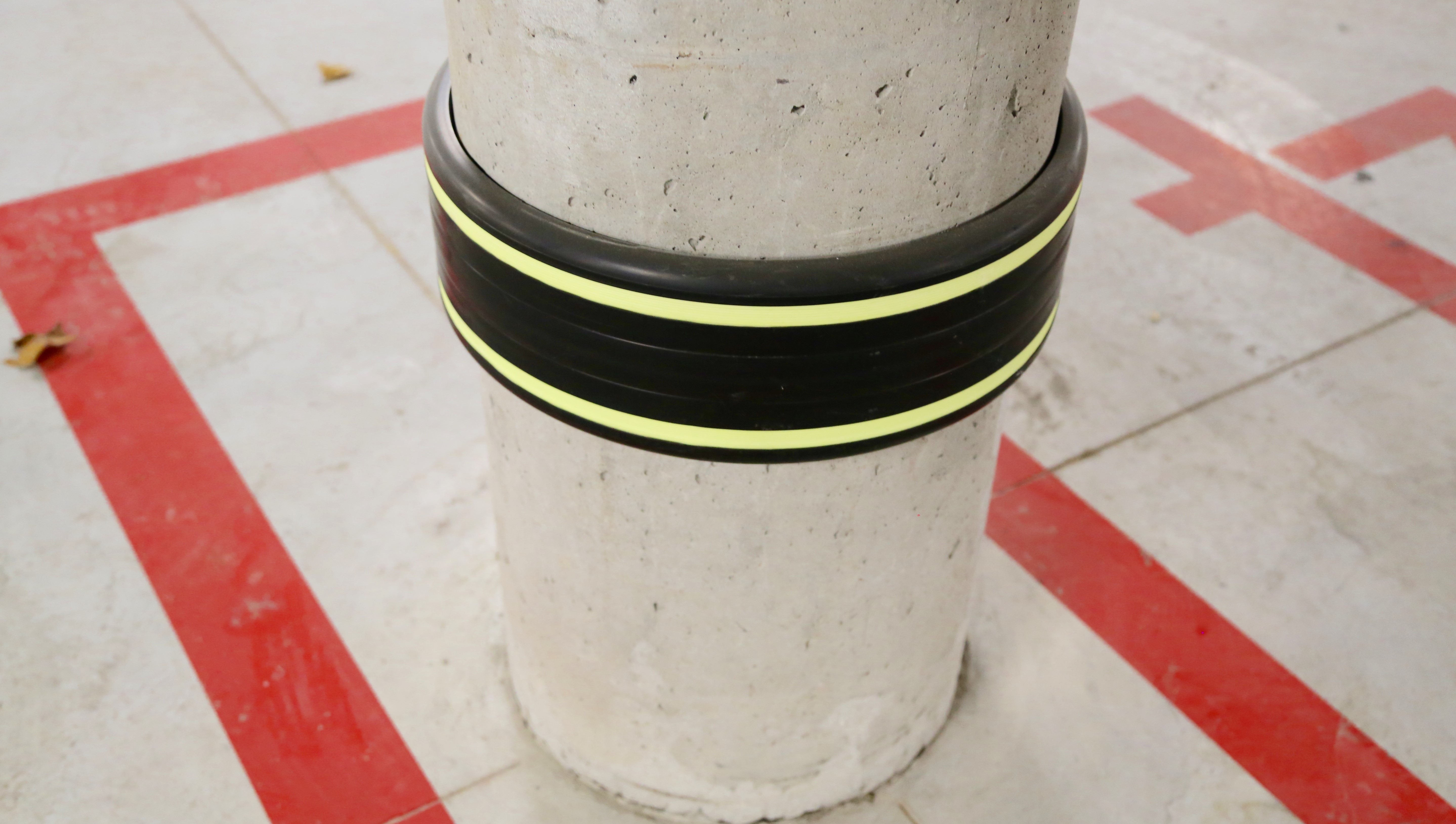 Відбійники для паркінгів: безпечне рішення для багаторівневих автостоянок