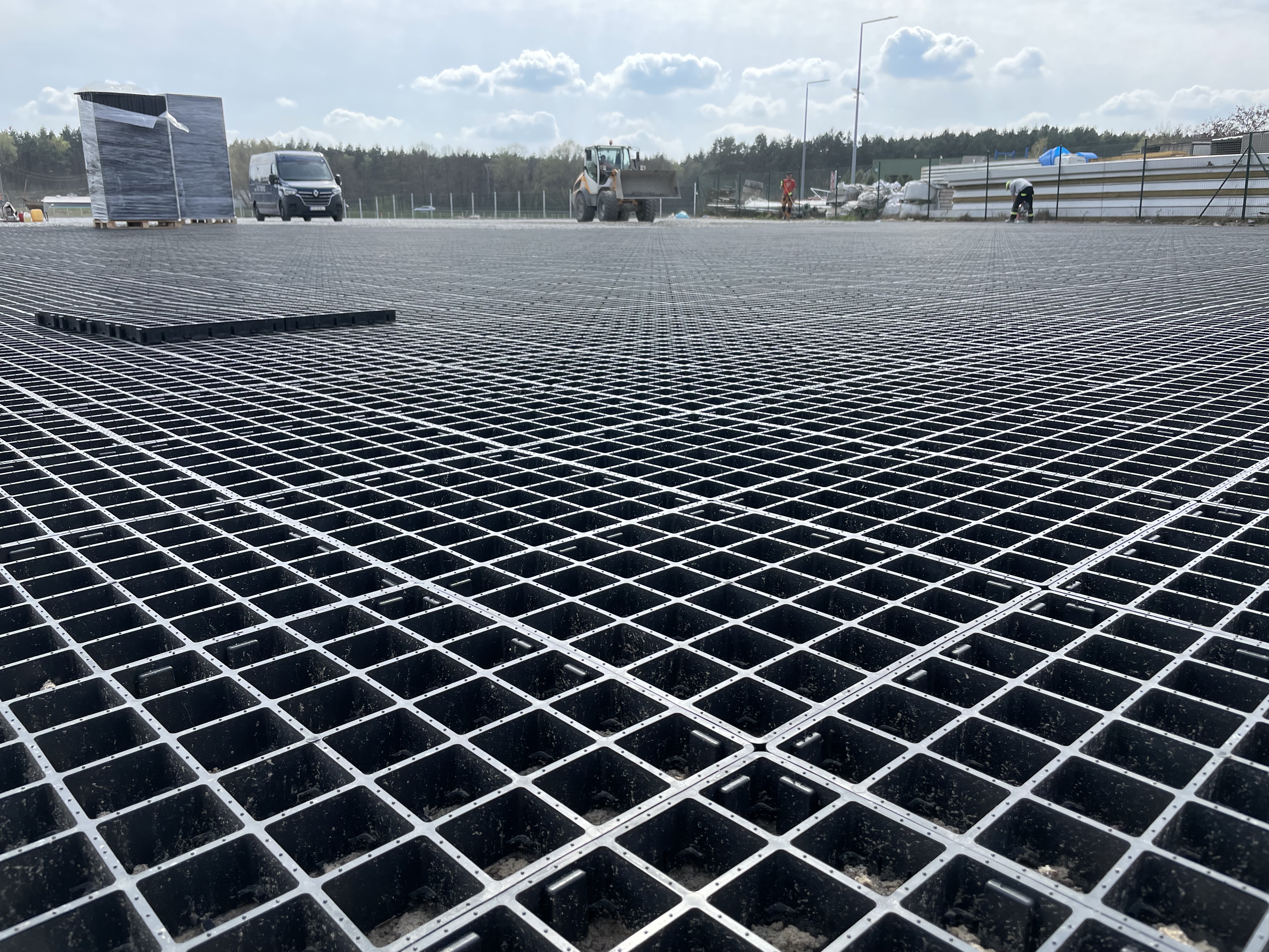 Георешетка для парковки и дорог с большой нагрузкой: логистические центры, склады, остановки