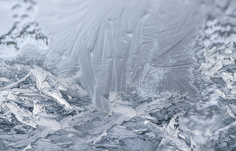 Чем укрыть бетон зимой