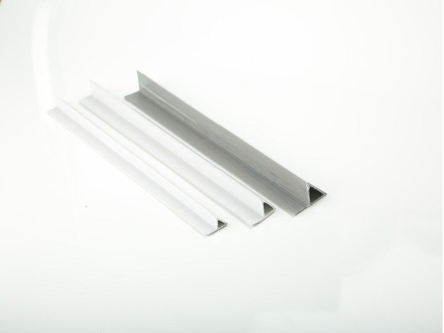 Планка до опалубки L-подібна 20 мм, фаскоутворювач 3 м.п.